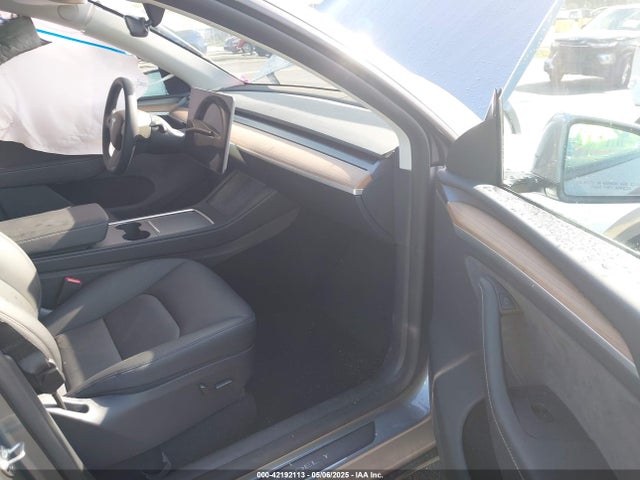 2025 TESLA MODEL Y 7SAYGDED6SA375445 Photo 4