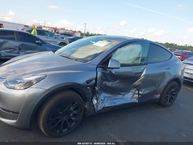 2025 TESLA MODEL Y 7SAYGDED6SA375445 Photo 5
