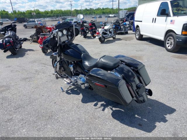 2010 HARLEY-DAVIDSON FLHX 1HD1KB413AB634775 Photo 2