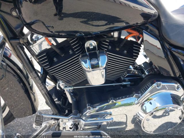 2010 HARLEY-DAVIDSON FLHX 1HD1KB413AB634775 Photo 8