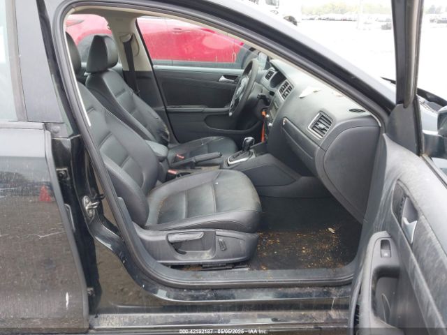3VWD17AJ2EM387330 Volkswagen Jetta 1.8t Se