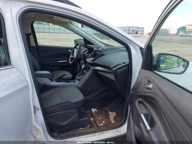 1FMCU0GXXGUA64789 Ford ESCAPE SE