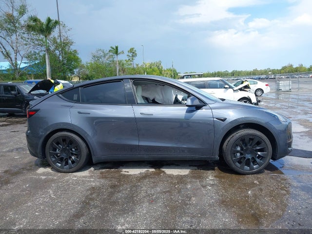 Tesla Model Y Rwd 2023 7SAYGDED0PF947510 Image 13