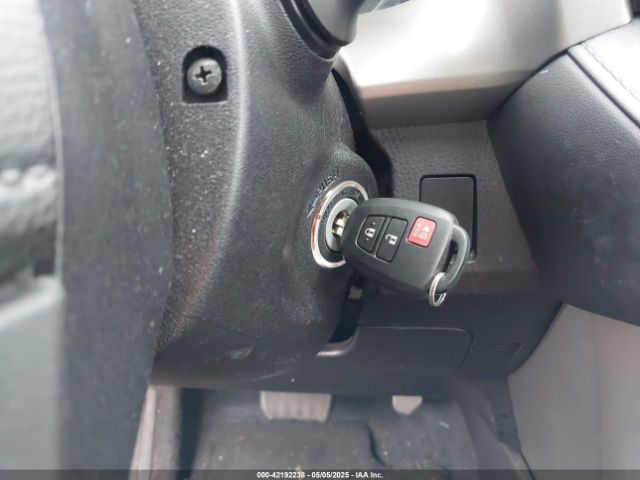 2T3ZFREV0HW385064 Toyota RAV4 LE