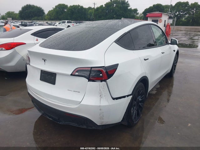 2024 TESLA MODEL Y 7SAYGDEE9RA221573 Photo 3