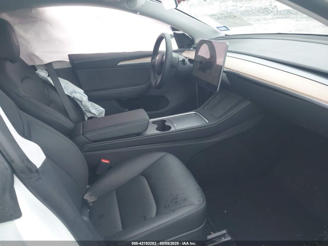 2024 TESLA MODEL Y 7SAYGDEE9RA221573 Photo 4