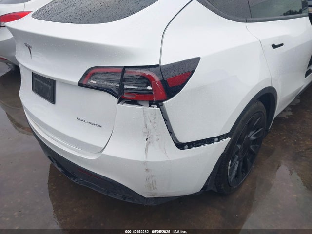 2024 TESLA MODEL Y 7SAYGDEE9RA221573 Photo 5
