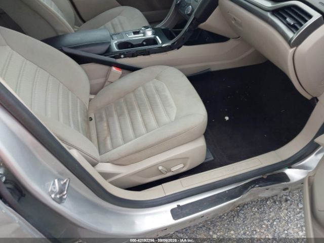3FA6P0HD8HR126511 Ford FUSION SE