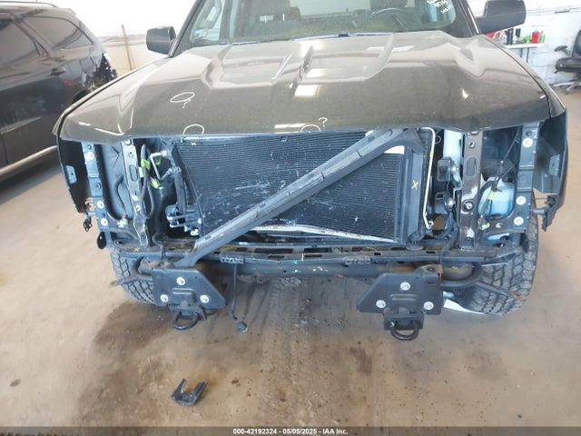 1GCVKREC8JZ275331 Chevrolet Silverado 1500 1lt