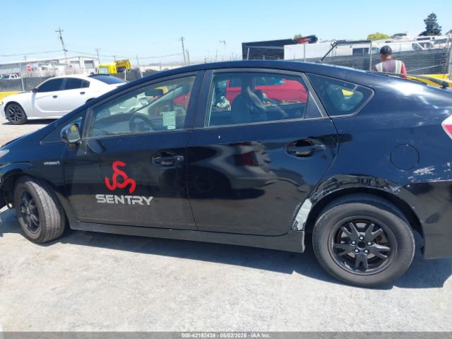 JTDKN3DU2F0471844 Toyota Prius Two