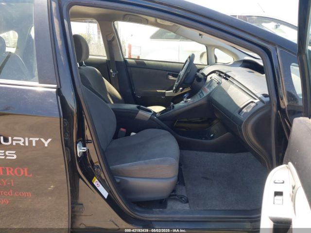JTDKN3DU2F0471844 Toyota Prius Two