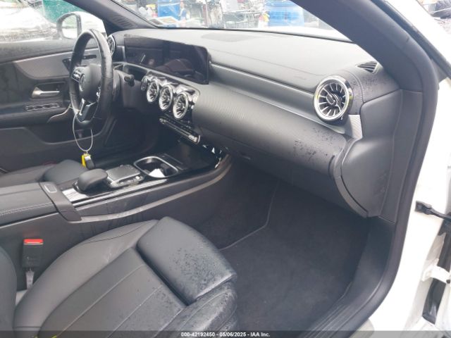 2023 MERCEDES-BENZ CLA 250 COUPE W1K5J4HB9PN421816 Photo 4