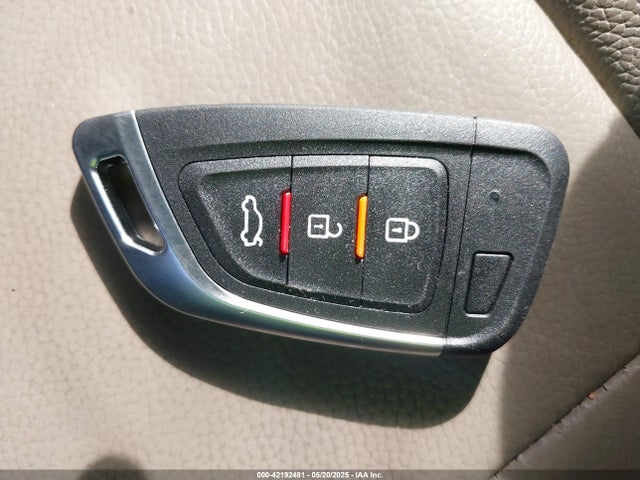 1GNSCBKC7JR101043 Chevrolet Tahoe Lt