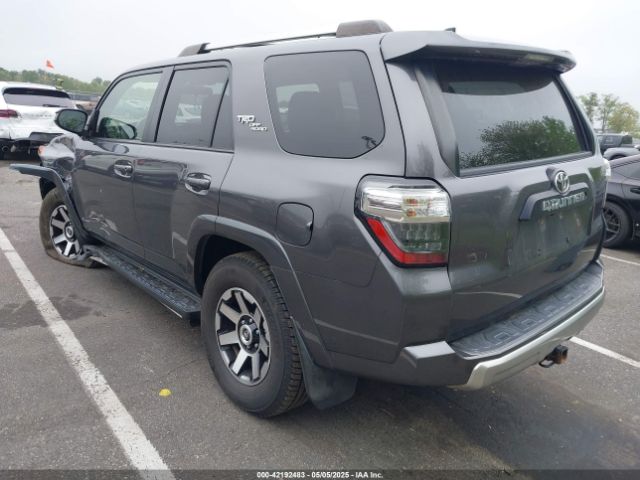2018 TOYOTA 4RUNNER JTEBU5JR1J5502636 Photo 2