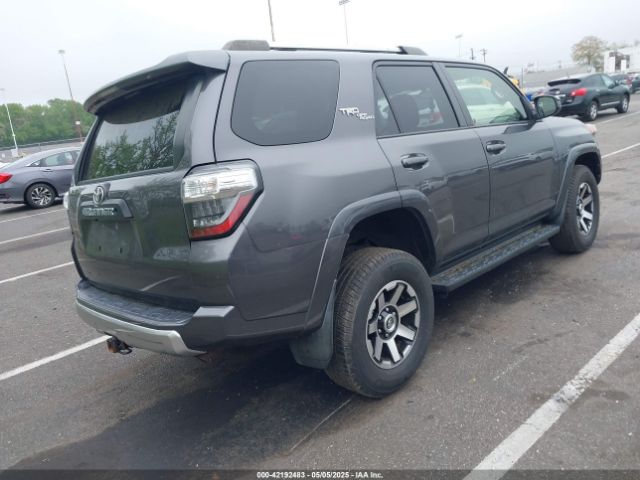 2018 TOYOTA 4RUNNER JTEBU5JR1J5502636 Photo 3