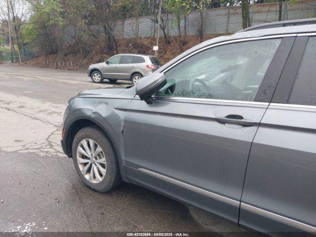 3VV2B7AX6JM131487 Volkswagen Tiguan 2.0t Se/2.0t Sel