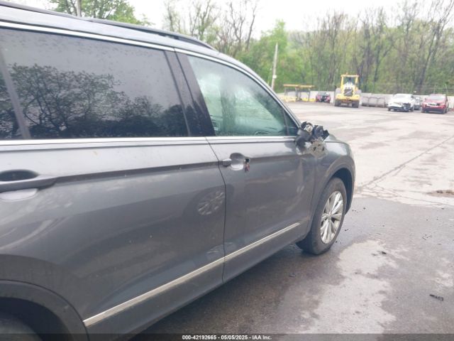 3VV2B7AX6JM131487 Volkswagen Tiguan 2.0t Se/2.0t Sel