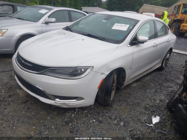 Chrysler 200 Limited 2015 1C3CCCAB8FN719146 Image 2