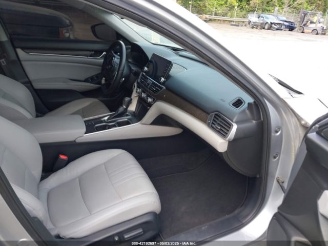 1HGCV1F96JA186439 Honda Accord Touring