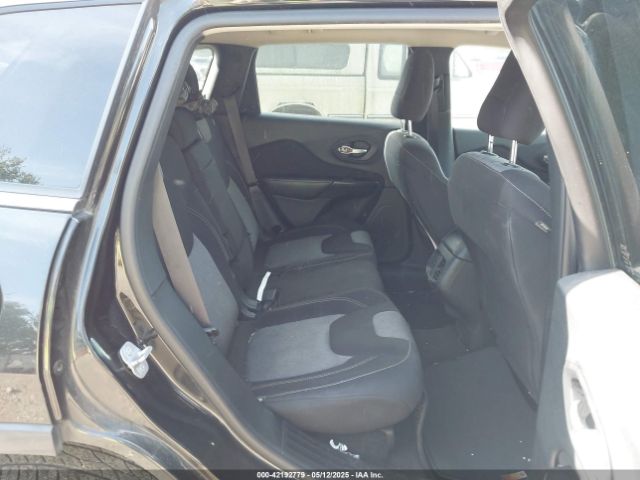 1C4PJLCB0EW319381 Jeep Cherokee Latitude