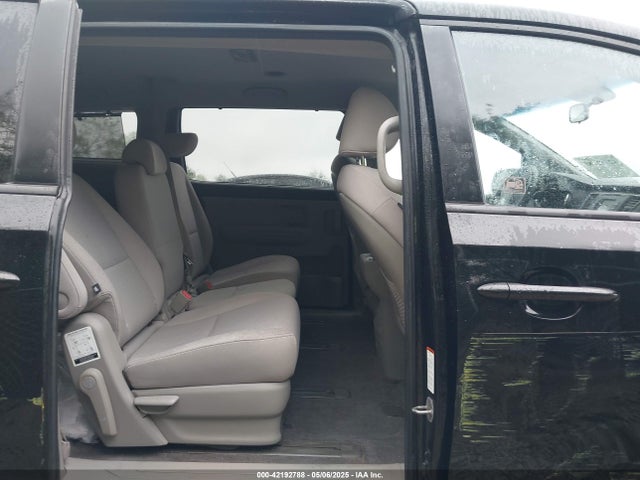 KNDMB5C15G6163280 KIA SEDONA LX
