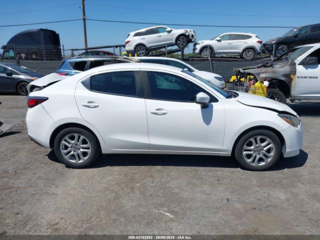 3MYDLBYV1JY329335 Toyota YARIS IA