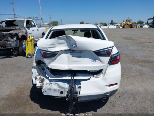 3MYDLBYV1JY329335 Toyota YARIS IA