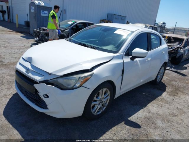3MYDLBYV1JY329335 Toyota YARIS IA