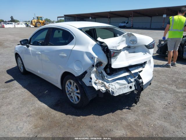 3MYDLBYV1JY329335 Toyota YARIS IA