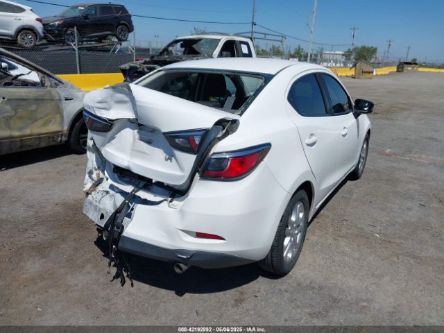 3MYDLBYV1JY329335 Toyota YARIS IA