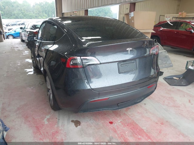 2024 TESLA MODEL Y 7SAYGDED2RF091484 Photo 2