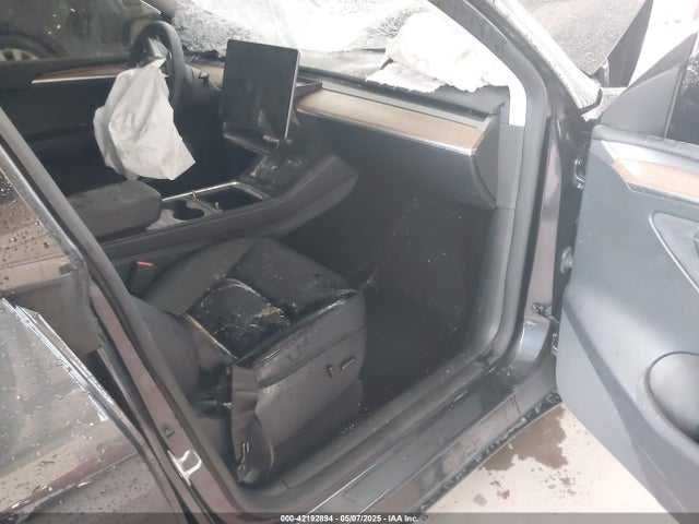 2024 TESLA MODEL Y 7SAYGDED2RF091484 Photo 4