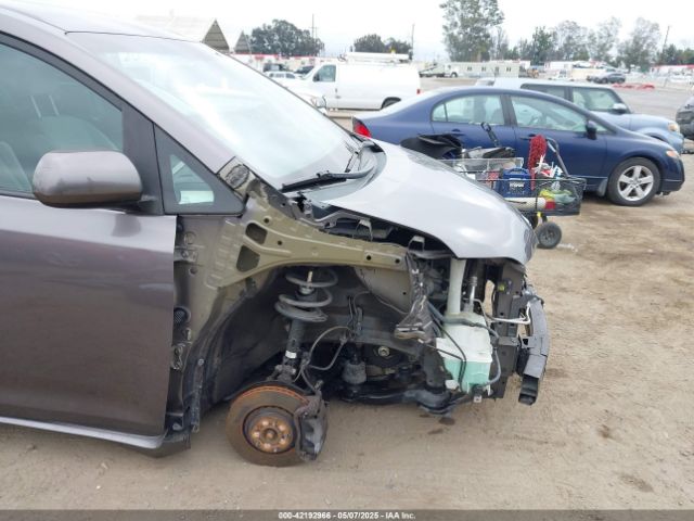 5TDKK3DC7GS712523 Toyota Sienna Le 8 Passenger