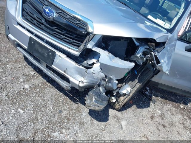 JF2SJAGC6JH563781 Subaru Forester 2.5i Premium