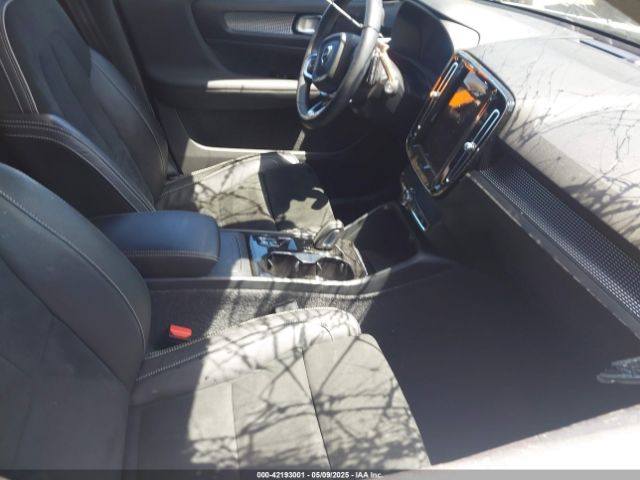 2022 VOLVO XC40 YV4162UM1N2739706 Photo 4