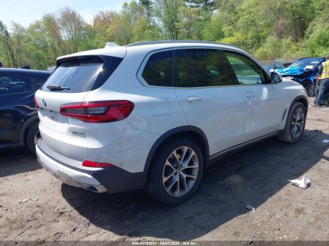2019 BMW X5 5UXCR6C56KLL09971 Photo 3