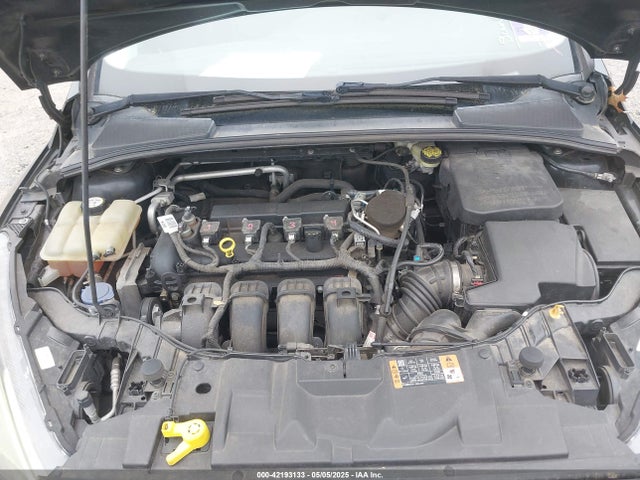 1FADP3K29FL321223 Ford FOCUS SE