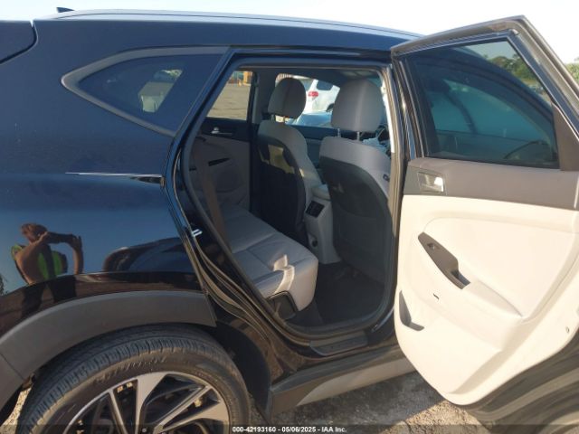 KM8J33AL4MU407660 Hyundai Tucson Sport