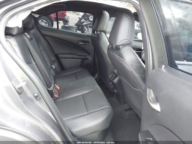 JTHYBJAH7S2016872 Lexus Ux 300h