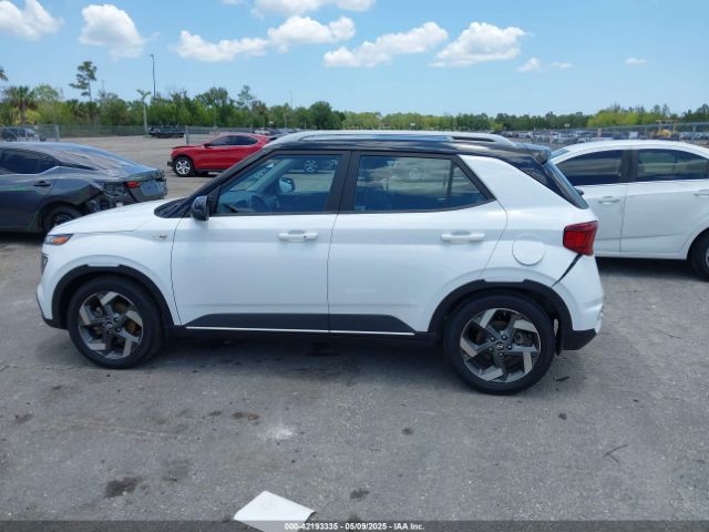 KMHRC8A32NU172418 Hyundai Venue Limited