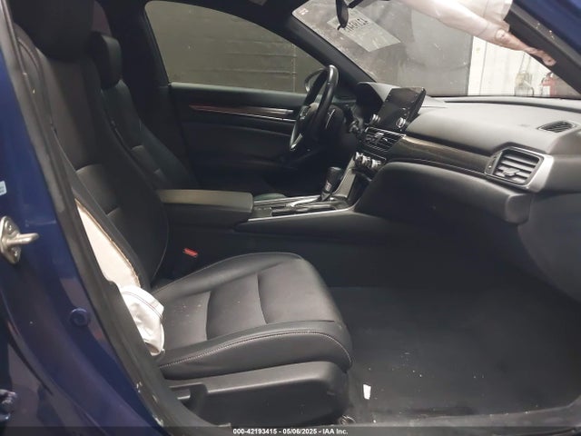 1HGCV1F33KA127300 Honda Accord Sport