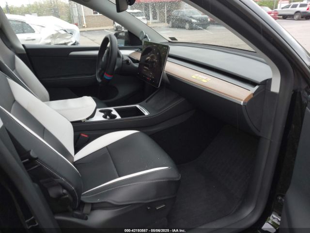 2025 TESLA MODEL Y 7SAYGDEE9SA367039 Photo 4