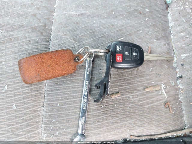 4T1BF1FK3EU317966 Toyota CAMRY SE