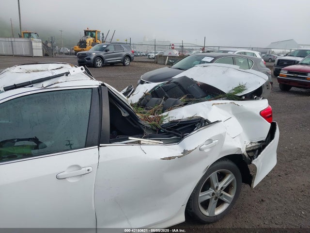 4T1BF1FK3EU317966 Toyota CAMRY SE