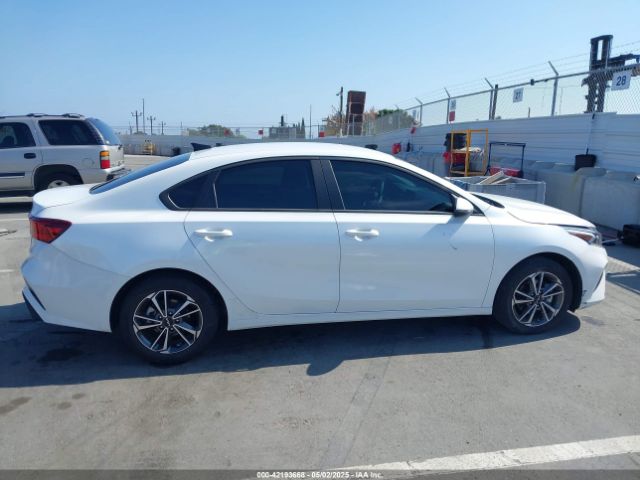 3KPF24AD3NE496228 KIA Forte Lxs