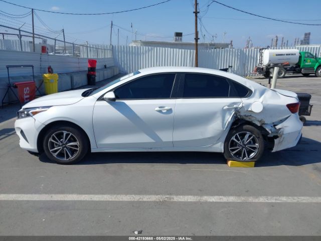 3KPF24AD3NE496228 KIA Forte Lxs