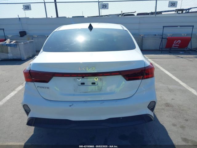 3KPF24AD3NE496228 KIA Forte Lxs