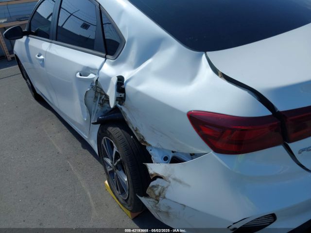 3KPF24AD3NE496228 KIA Forte Lxs