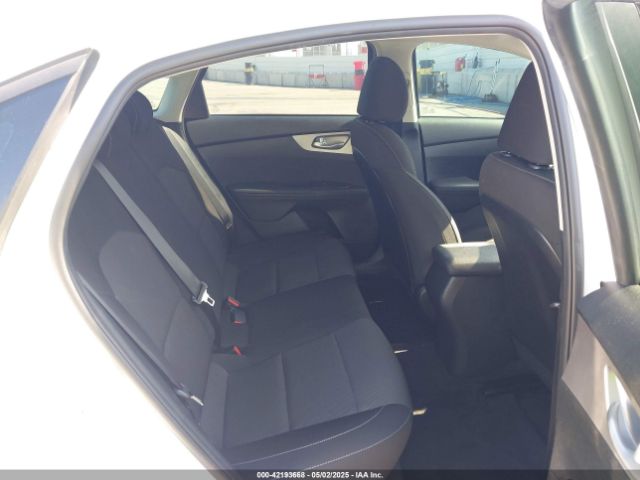 3KPF24AD3NE496228 KIA Forte Lxs