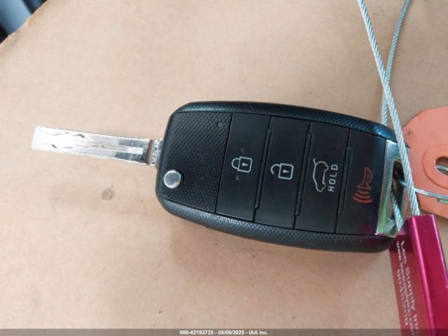 KNDJN2A26F7817006 KIA Soul